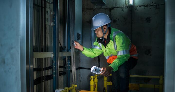 Lift maintenance engineer